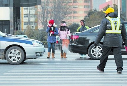 烟台律师事务所什么情形下闯红灯算不上交通违法?